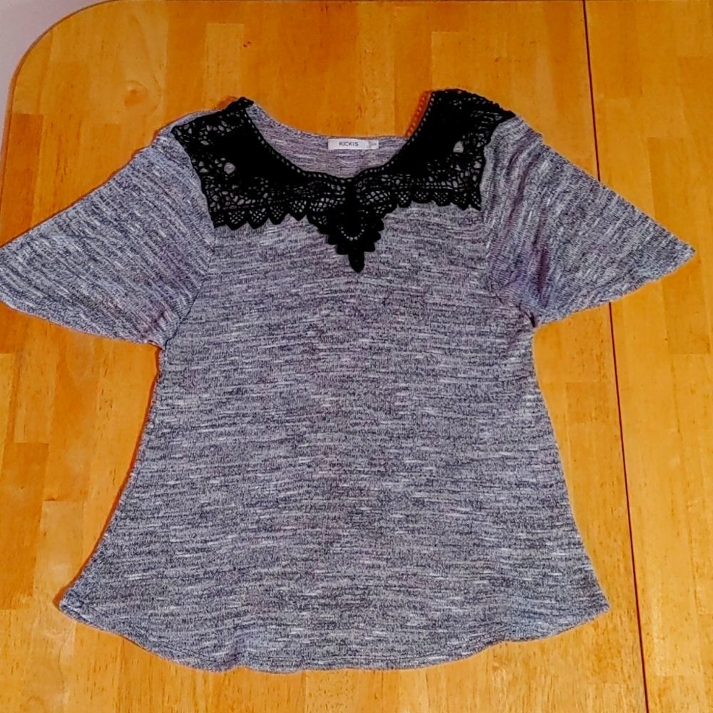 🍀3 for $25🍀 Ricki's sweater style tee